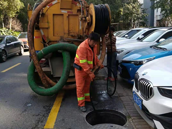 仲巴排污管道清淤